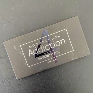 Younique Addiction eyeshadow palette #4